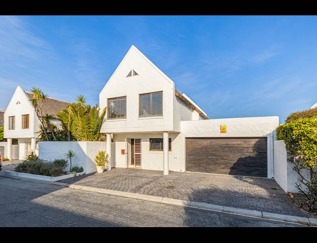 4 BEDROOM HOUSE FOR SALE IN WEST BEACH